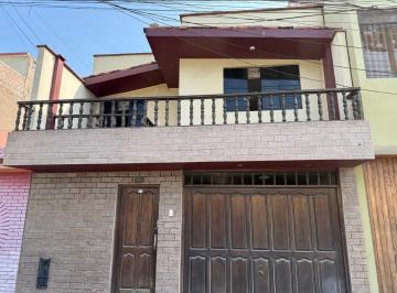 Casa · 200m² · 5 Dormitorios · 1 Estacionamiento · Casa a La Venta en La Perla Callao