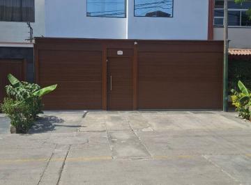 Casa de 4 habitaciones, Lima · Casa en Surco Nuevo 4 Dorm., 2 Estacionamientos y en La Parte Posterior un Jardin