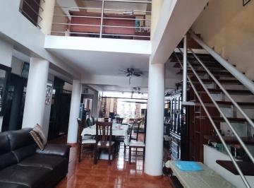 Departamento · 251m² · 7 Dormitorios · 1 Estacionamiento · Se Vende Duplex Tipo Casa en Sagitario Surco