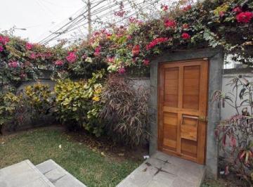 Casa · 300m² · 4 Dormitorios · 3 Estacionamientos · Vendo Linda Casa en Jirón Condorama N 1, Urb. Higuereta, Surco