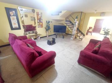 Departamento · 270m² · 4 Dormitorios · 1 Estacionamiento · Departamento en Venta en San Juan de Miraflores / Patio Adicional 65 m²