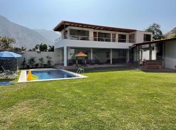 Casa · 200m² · 5 Dormitorios · 2 Estacionamientos · Casa Moderna S/3000 - 5 Dorm., Capacidad 18 Personas, Piscina con Jacuzzi
