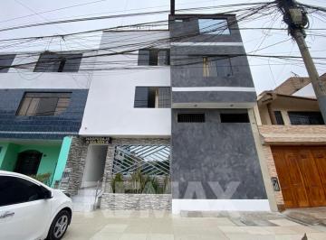 Casa · 550m² · 12 Dormitorios · Oportunidad de Inversión: Hostal Operativo - Cerca a Av Tomás Valle con Av Dominicos