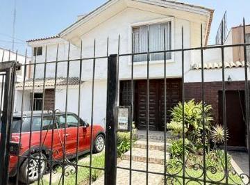 Casa · 312m² · 3 Dormitorios · 3 Estacionamientos · Vendo Linda Casa en Calle Ludwin Van Beethoven N 1, San Borja