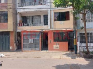 Departamento · 112m² · 5 Dormitorios · 1 Estacionamiento · Inversión con Doble Rentabilidad: Primer Piso con 2 Departamentos en Zárate - Sjl