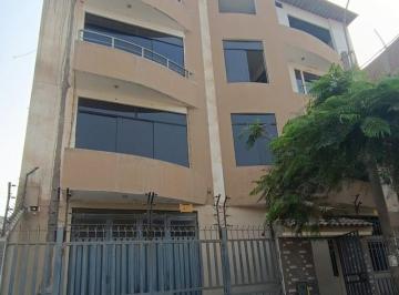 Casa · 528m² · 9 Dormitorios · 2 Estacionamientos · Casa de 4 Pisos en Venta en Carabayllo