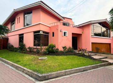 Casa de 5 habitaciones, Lima · En Venta Hermosa y Amplia Casa en Esquina con Doble Frente 495 m² en Exclusiva Zona de San Isidro