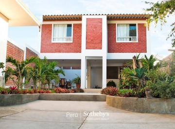 Casa · 600m² · 5 Dormitorios · 2 Estacionamientos · Hermosa Casa en Primera Fila en Balneario La Encalada de Colán.