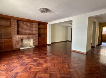Casa · 300m² · 4 Dormitorios · 1 Estacionamiento · Venta de Casa 300 m² en Miraflores | 4 Dorm Terraza Jardin | Calle Exclusiva