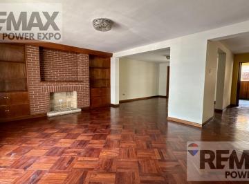 Casa · 300m² · 4 Dormitorios · 1 Estacionamiento · Venta de Casa 300 m² en Miraflores | 4 Dorm Terraza Jardin | Calle Exclusiva