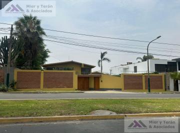 Casa · 330m² · 6 Dormitorios · 2 Estacionamientos · Venta Casa en Rinconada del Lago - La Molina (- 2)