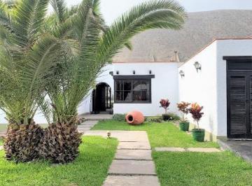 Casa · 370m² · 3 Dormitorios · 4 Estacionamientos · Vendo Linda Casa en La Molina