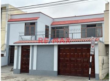 Casa de 6 habitaciones, Callao · ¡Se Alquila Espaciosa Casa de Dos Pisos Como Local Comercial en Bellavista!