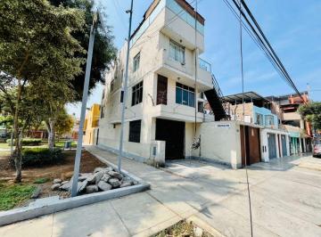 Casa de 8 habitaciones, Lima · Venta de Casa en Esquina de 4 Pisos – Frente a Parque en Matellini - Chorrillos