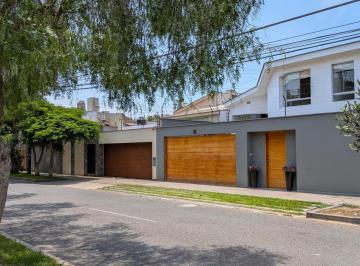 Casa · 362m² · 3 Dormitorios · 2 Estacionamientos · Vendo Hermosa Casa en Jr. Batalla de San Juan_surco