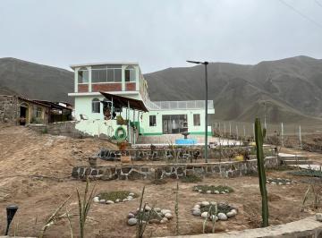 Casa · 385m² · 3 Dormitorios · 4 Estacionamientos · Casa en Azpitia