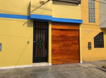 Casa · 120m² · 3 Dormitorios · 1 Estacionamiento · Venta de Casa Ate Santa Rosita - 120 m² - 3 Dorm 3 Baños - Preparada Para Construir 5 Pisos