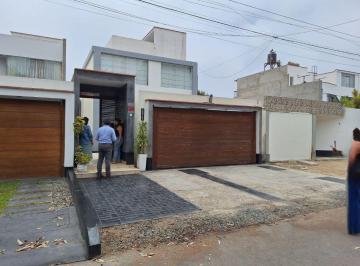 Casa de 4 habitaciones, Lima · Vendo Casa de 3 Pisos con 2 Cocheras 300 m² en Chorrillos