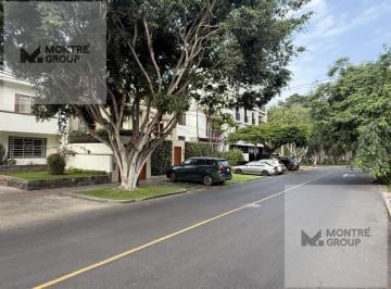 Casa · 365m² · 3 Dormitorios · 2 Estacionamientos · Casa en Miraflores