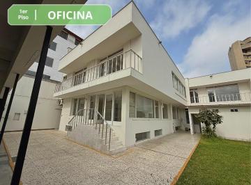 Local comercial · 800ha · 9 Estacionamientos · Local Comercial en San Isidro 800 m² | Ideal Clínica, Oficinas o Empresa | Alta Afluencia