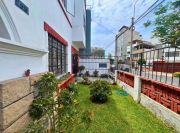 Casa · 450ha · 9 Dormitorios · Casa de 450 m² en Venta en Miraflores - Frente: 15 y Fondo: 30