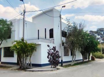Casa de 6 habitaciones, Ica · Exclusiva Casa en Esquina y Frente a Parque en Urb. Rinconada de Huacachina