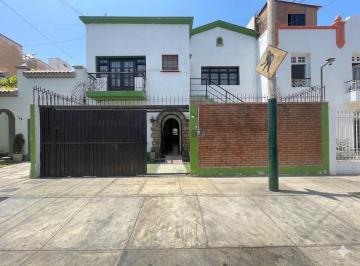 Casa · 400m² · 7 Dormitorios · 1 Estacionamiento · Alquilo Acogedora Casa en Magdalena.