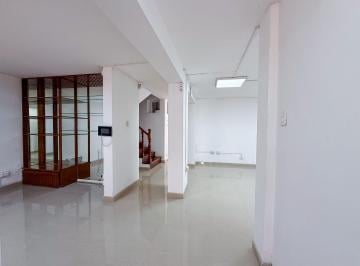 Casa · 325m² · 2 Estacionamientos · Casa - Surquillo