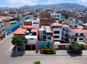 Casa de 5 habitaciones, Lima · Venta de Casa de 3 Pisos - Chorrillos Av Alameda Sur