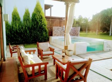 Terraza · Hermosa Casa de Campo con Piscina en Condominio Cerrado