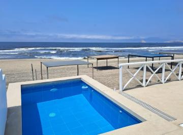 Casa · 246m² · 4 Dormitorios · 4 Estacionamientos · Casa de Playa Frente Al Mar en Pulpos, Km.40 - Lurin