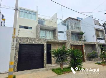 Casa de 5 habitaciones, Trujillo · Casa de 3 Pisos con Piscina, Residencial Porto Verde, Trujillo