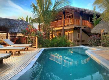 Casa · 550m² · 6 Dormitorios · 3 Estacionamientos · Casa Villa del Sol en Alquiler en Mancora con Piscina, Chef Privado y Mucho Más