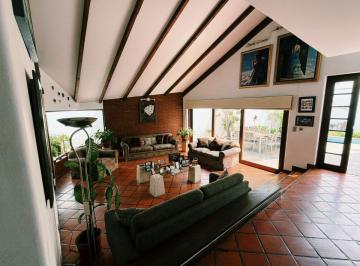 Casa de 3 habitaciones, Lima · Hermosa Casa en Venta de 334 m² Frente a Parque – Ubicación Privilegiada en Surco