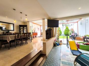 Casa de 4 habitaciones, Lima · Vendo Casa de 3 Pisos + 2 Cocheras - Chorrillos