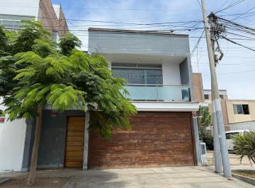 Casa · 476m² · 6 Dormitorios · 2 Estacionamientos · Venta de Casa en Los Cedros de Chorrillos