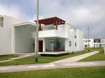 Casa · 224m² · 5 Dormitorios · 2 Estacionamientos · Casa de Playa en Condominio Moravia 1