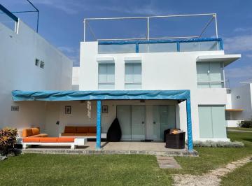Casa · 140m² · 4 Dormitorios · 2 Estacionamientos · Casa de Playa en Alquiler en Condominio Asia del Sur