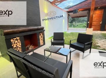 Casa · 170m² · 2 Dormitorios · 2 Estacionamientos · Venta de Casa en Oxapampa