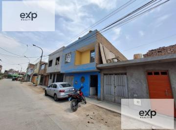 Casa · 260m² · 10 Dormitorios · 2 Estacionamientos · Venta de Casa en Puente Piedra