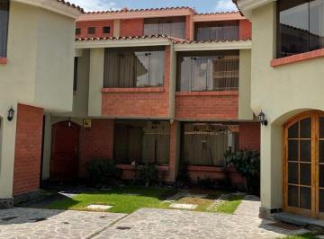 Casa de 3 habitaciones, Arequipa · Se Vende Amplia Casa de 3 Pisos en Urb. Privada de Cayma