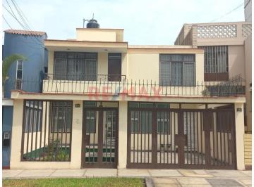 Casa · 331m² · 5 Dormitorios · Casa en Bellavista