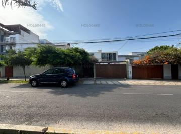 Casa · 468m² · 4 Dormitorios · 2 Estacionamientos · Venta de Casa en Surco