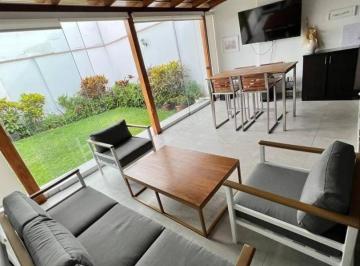 Casa · 415m² · 4 Dormitorios · 2 Estacionamientos · Casa Remodelada de 415 m² con 4 Dorm. en Venta en Chama, Surco