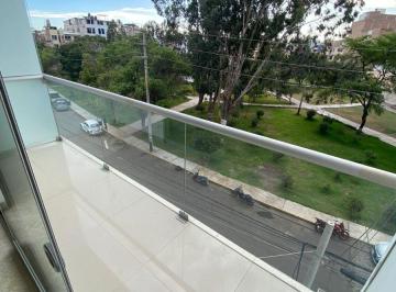 Departamento de 3 habitaciones, Chiclayo · Apartamento con Balcón y Estacionamiento | Frente a Parque.