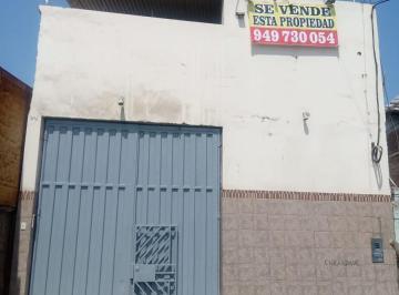 Casa · 200m² · 2 Dormitorios · 3 Estacionamientos · Vendo Casa - Almacén de 2 Pisos At 160 M322 en Chimbote - Florida Baja