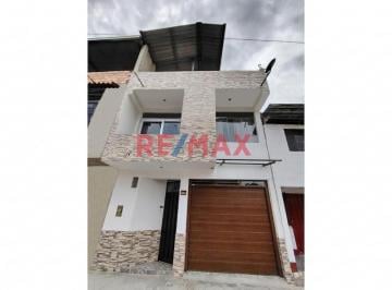Casa · 191m² · En Venta! Casa de 3 Pisos en Av 2 de Mayo - Moyobamba.