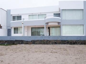 Casa · 619m² · 4 Dormitorios · 4 Estacionamientos · Casa de Playa en Venta en Puerto Viejo, Cañete, Lima