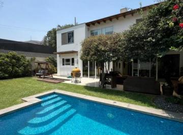 Casa · 350m² · 5 Dormitorios · 2 Estacionamientos · Venta Moderna Casa en Condominio Urb. Rinconada Alta, La Molina