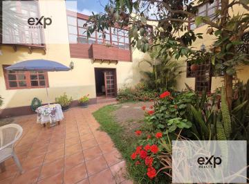 Casa · 275m² · 3 Dormitorios · 2 Estacionamientos · Casa en Venta San Isidro